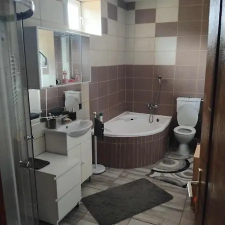 Kapitany Vendeg & Party Haz Appartement *