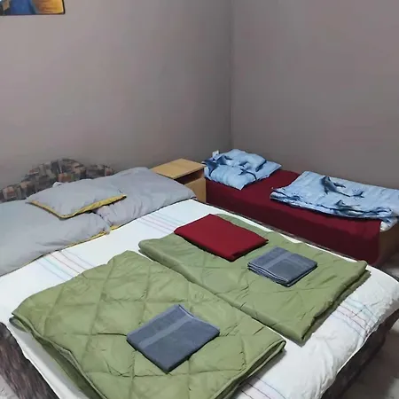 Kapitany Vendeg & Party Haz Batya