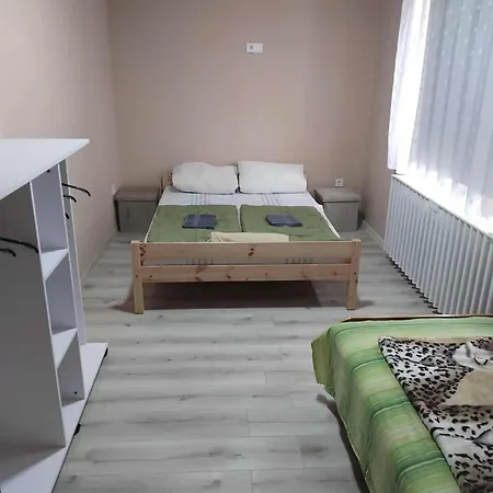 Kapitany Vendeg & Party Haz *