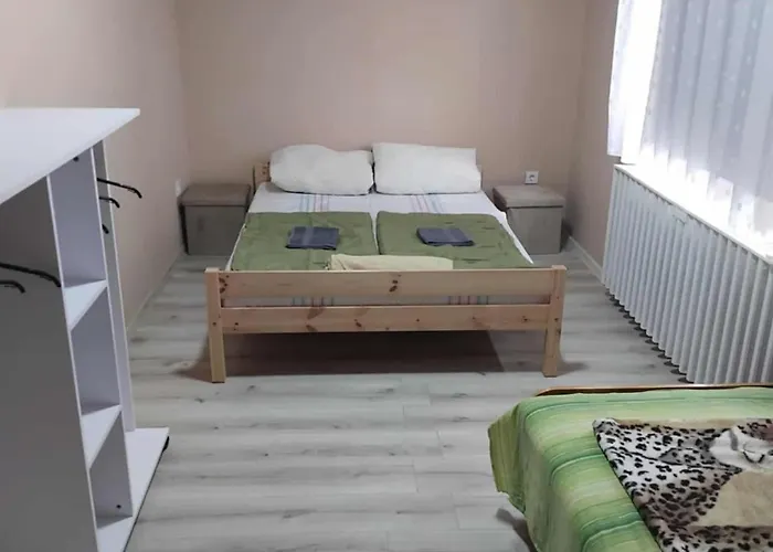 Kapitany Vendeg & Party Haz *